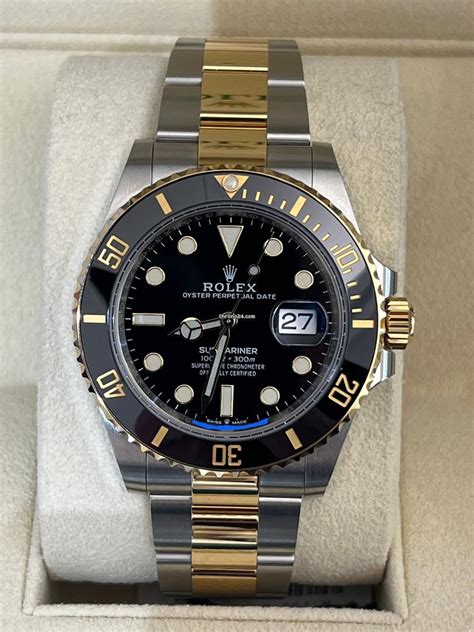 Rolex Submariner Date nero del 2022 acciaio oro full 